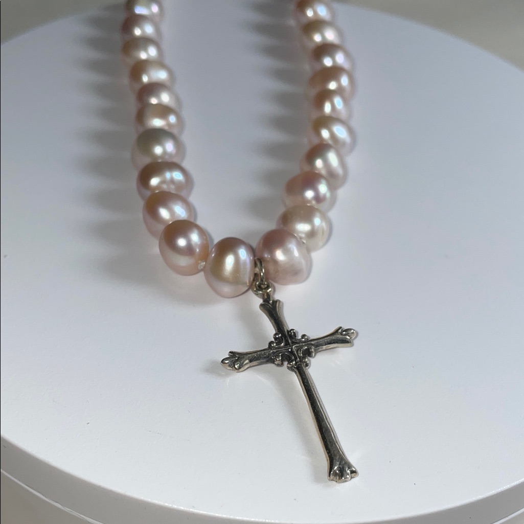 Classic Pearl Necklace With Cross Pendant